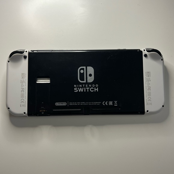 Nintendo Switch- Handheld Console - Picture 3 of 4